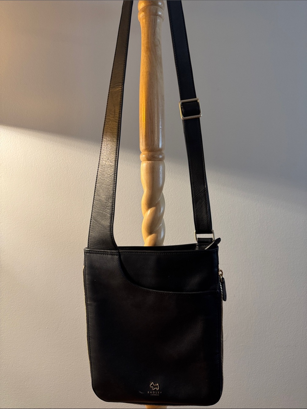RADLEY LONDON Black Leather Crossbody Messenger